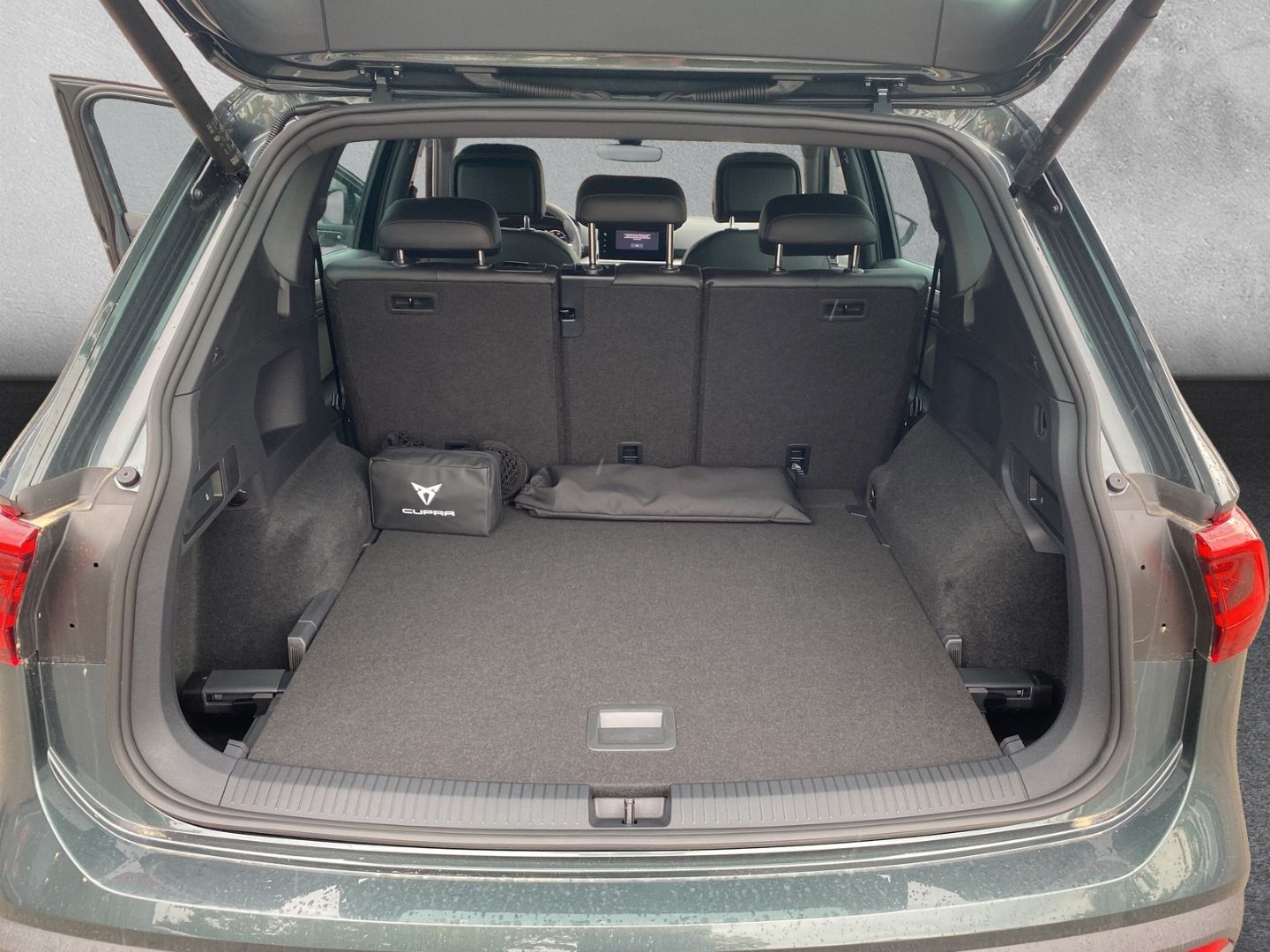 Fahrzeugabbildung SEAT Tarraco Xperience 1.5 TSI ACT EU6d *Farbe Dark C