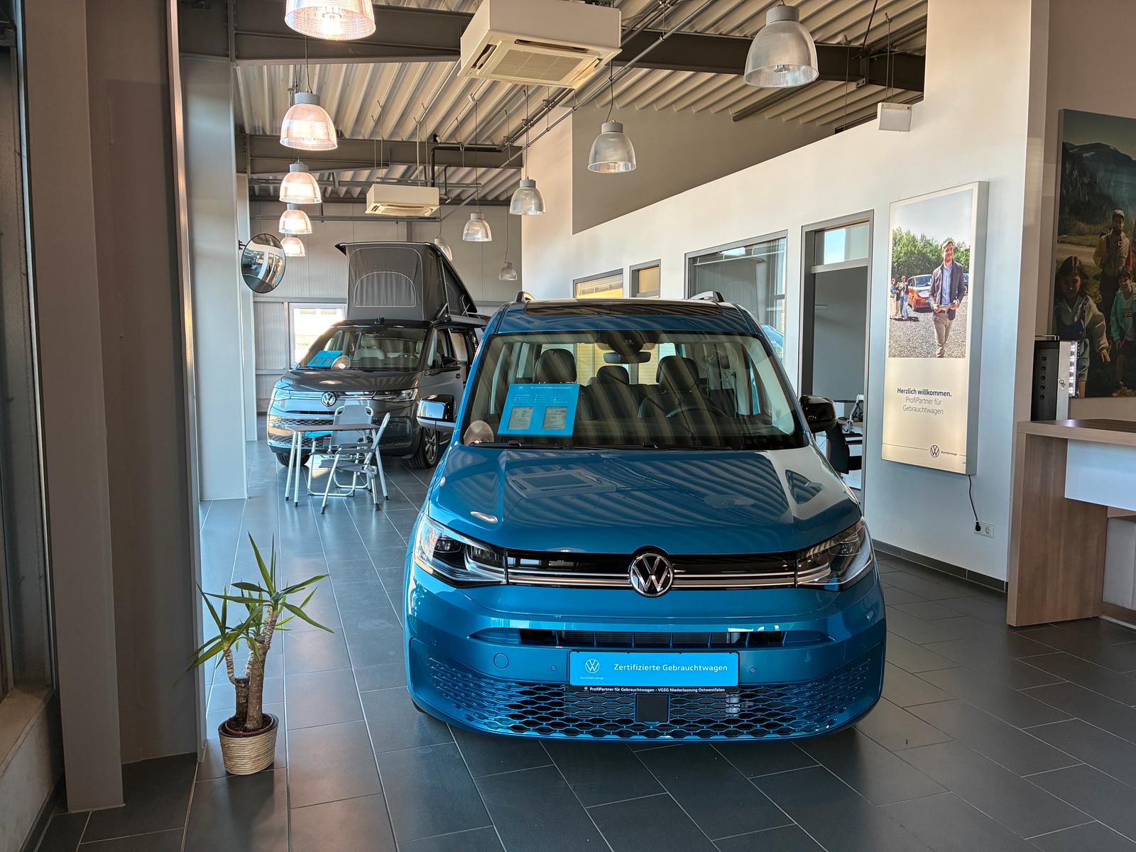 showroom-image-bottom