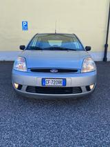 Ford FORD FIESTA 1 GHIA - Ford Fiesta aus 2003 mit Diesel-Antrieb