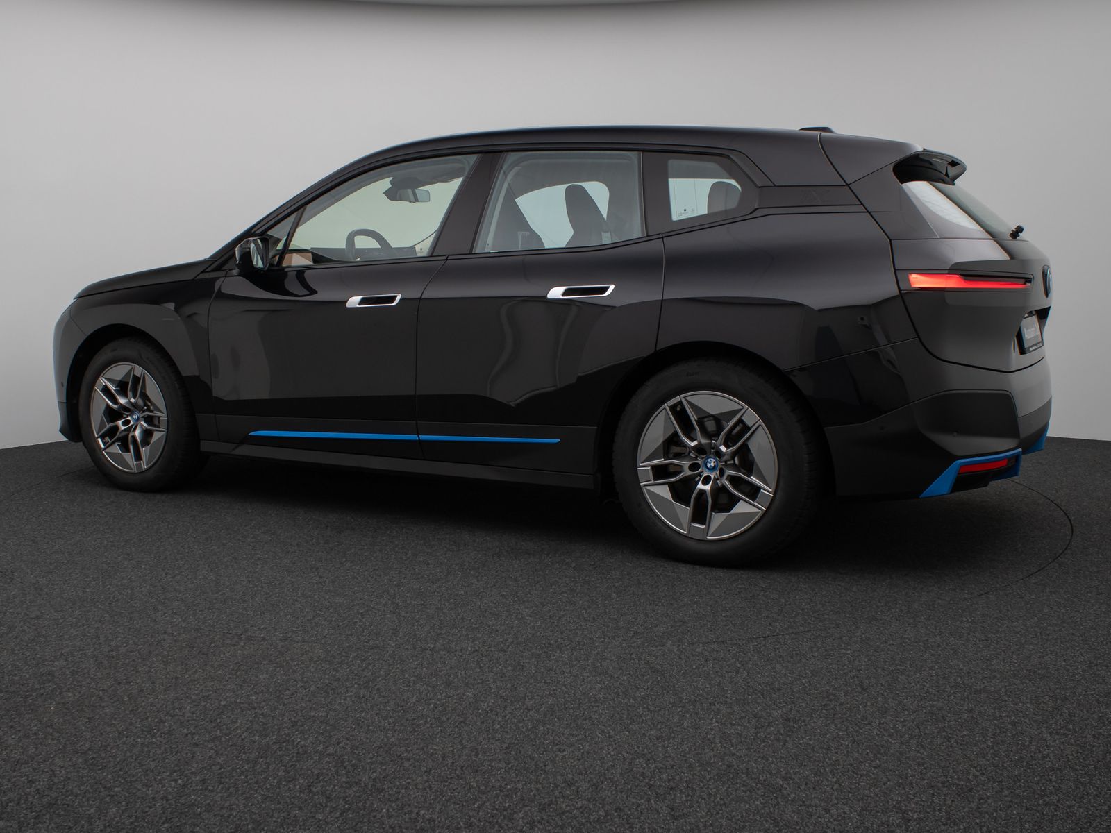 Fahrzeugabbildung BMW iX xD50 360°H/K DAB ACC SoftCl ACC Komfort 21Zol