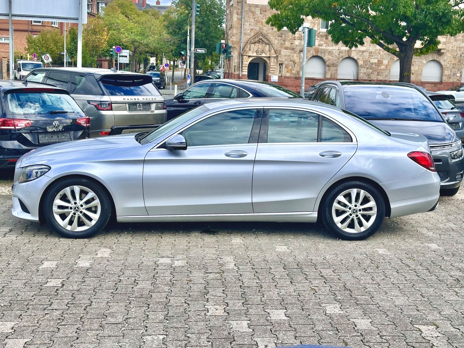 Fahrzeugabbildung Mercedes-Benz C 220 d AVANTGARDE BUSINESS*KAMERA+HEAD-UP*