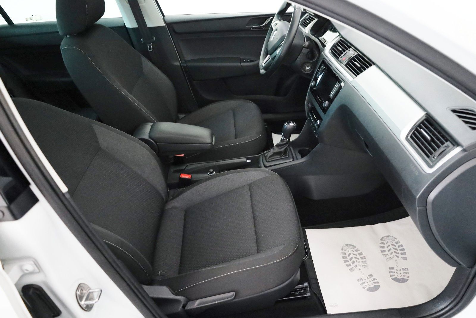 Fahrzeugabbildung SKODA Rapid Spaceback Ambition Navi,Panorama,SH,PDC