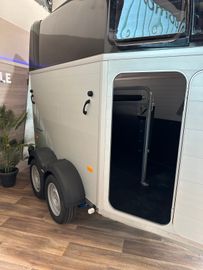 Fahrzeugabbildung Humbaur Xanthos Aero 2400 Black metallic --Lagerwagen--