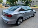 Audi A3 1.6 TDI S tronic - Limousine - Grau Metallic  - Audi A3 mit Diesel-Antrieb: 1.6