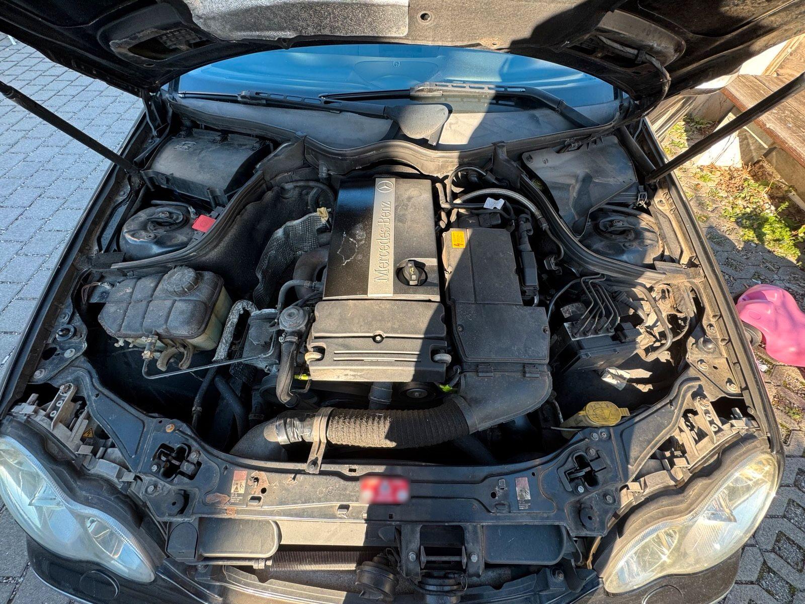Mercedes-Benz C180 2004 — photo 12