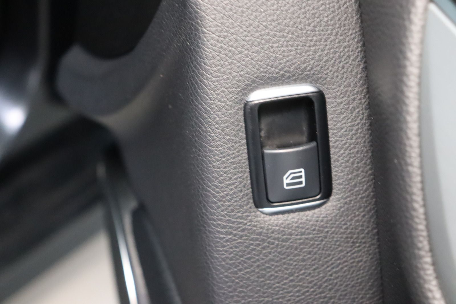 Fahrzeugabbildung Mercedes-Benz C 250 CDI T BlueEFF AVANTG. AMG-Paket * DIS *