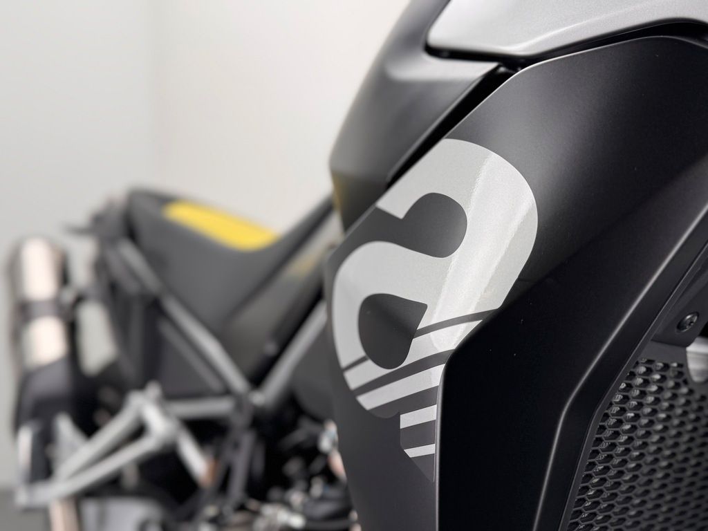 Fahrzeugabbildung Aprilia TUAREG 660 *TAGESZULASSUNG