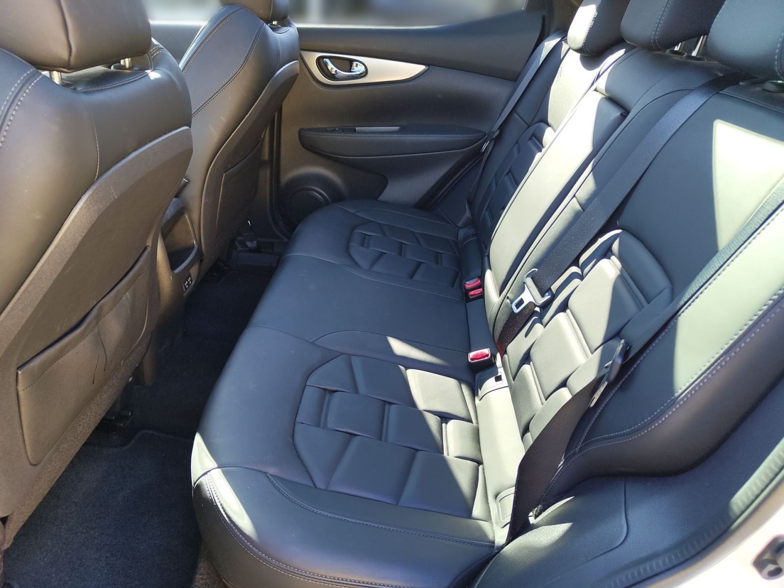 Fahrzeugabbildung Nissan Qashqai 1.3 DIG-T Akari*NAVI*360°KAMERA*SHZ*PDC