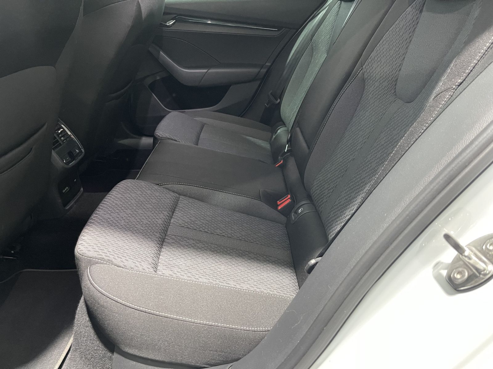 Fahrzeugabbildung SKODA Octavia 2.0 TDI*LED-Matrix*Cam*ACC*STHZ*Navi*