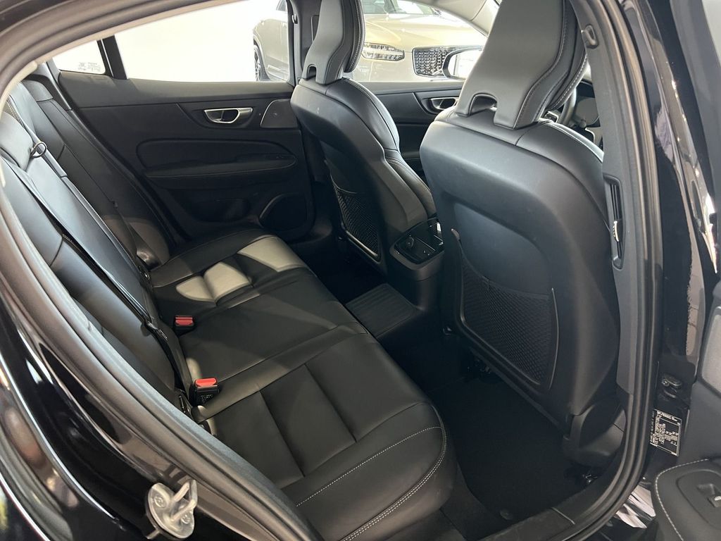 Volvo S60 T8 Ultimate Dark Recharge AWD B&W Massage