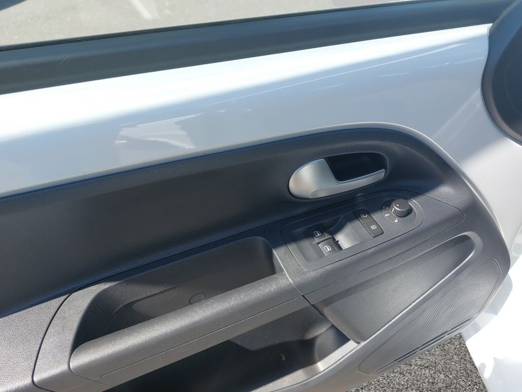 Fahrzeugabbildung Volkswagen e-up CCS-Ladedose Sitzheizung,Climatronic,DAB