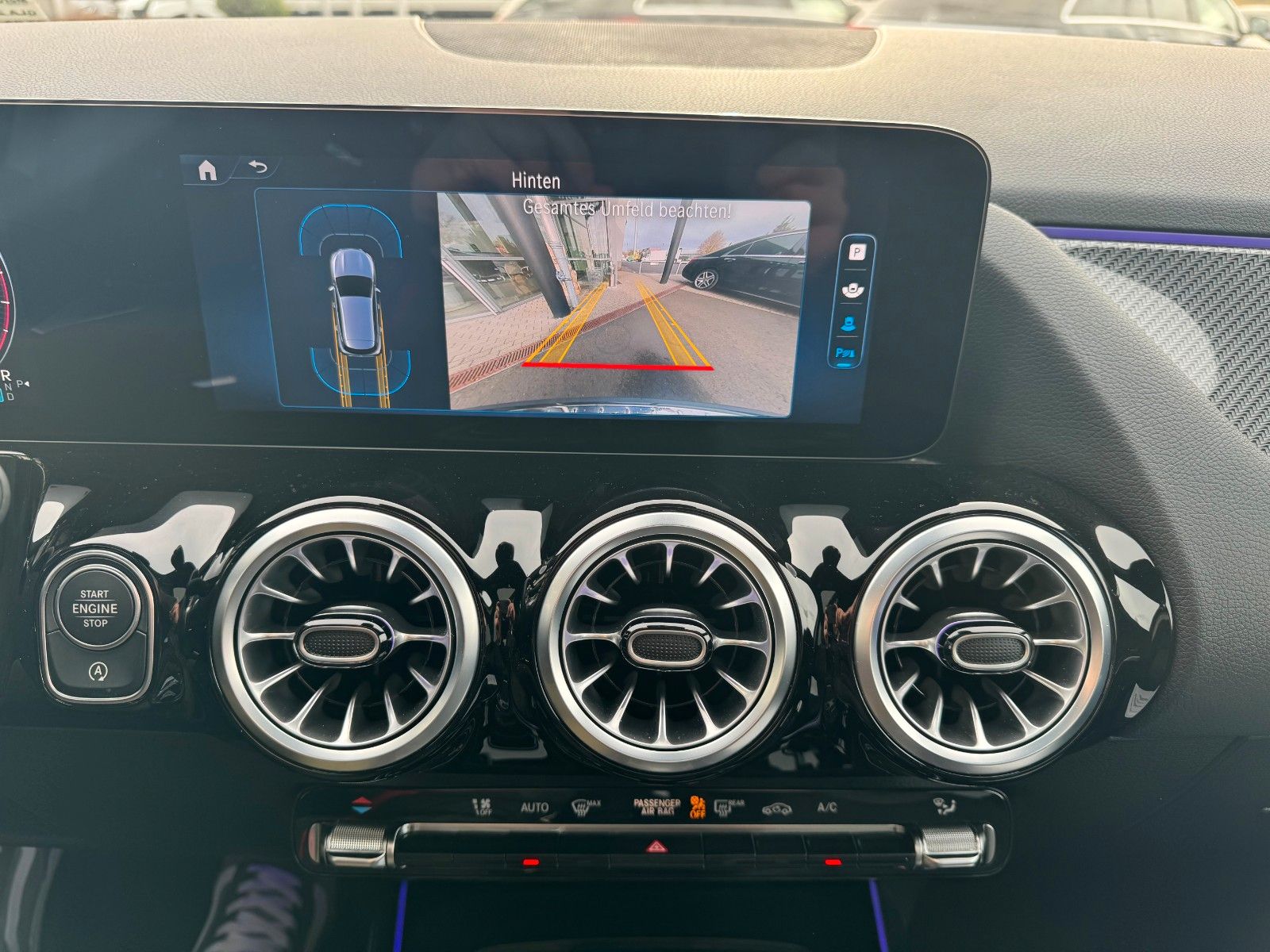 Fahrzeugabbildung Mercedes-Benz GLA 200 AMG+Pano+Distr+Ambiente+Multibeam+