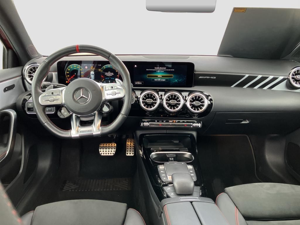 Fahrzeugabbildung Mercedes-Benz AMG A 35 4M Pano-Dach*Apple CarPlay*LED