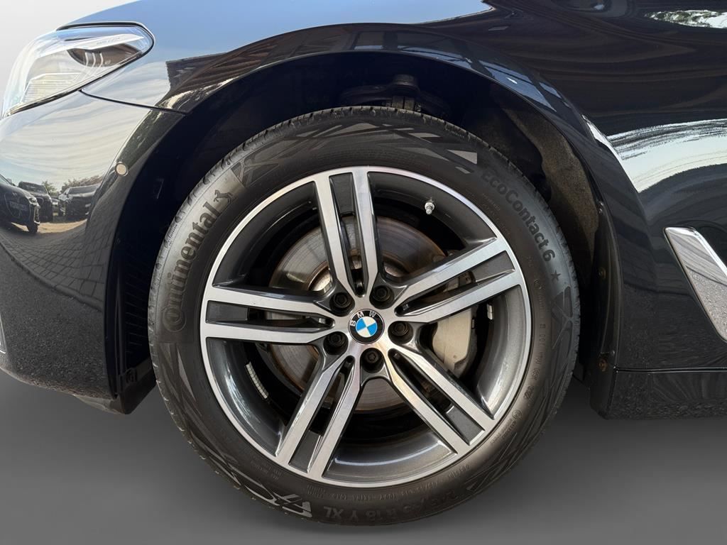 BMW 530i Touring Aut. AHK Business RFK SHZ Driv.Ass foto 16