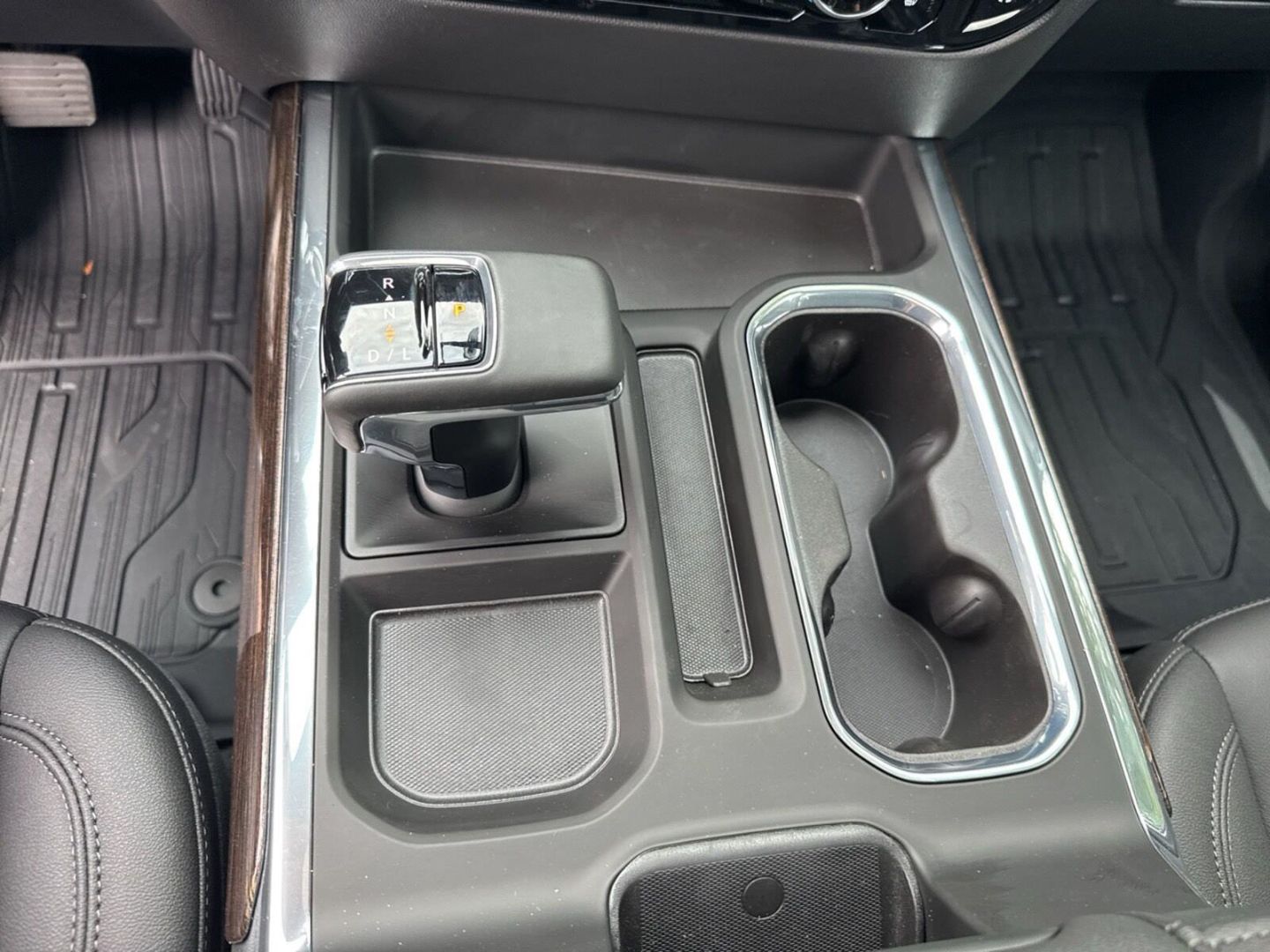 Fahrzeugabbildung GMC Sierra 1500 Elevation CrewCab 4WD - MY25 - Voll