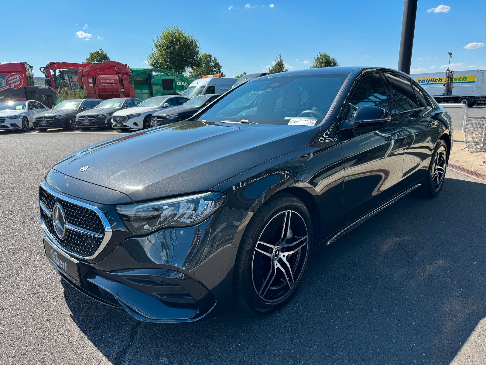 Fahrzeugabbildung Mercedes-Benz E 200 9G+AMG+NIGHT+KEYL+LED+DAB+TOTW+SPUR+MBUX+