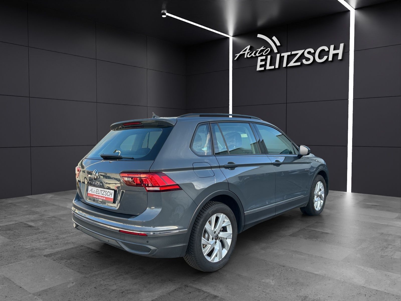 Fahrzeugabbildung Volkswagen Tiguan TSI Life LED ACC SH LRHzg PDC 18" WeConne