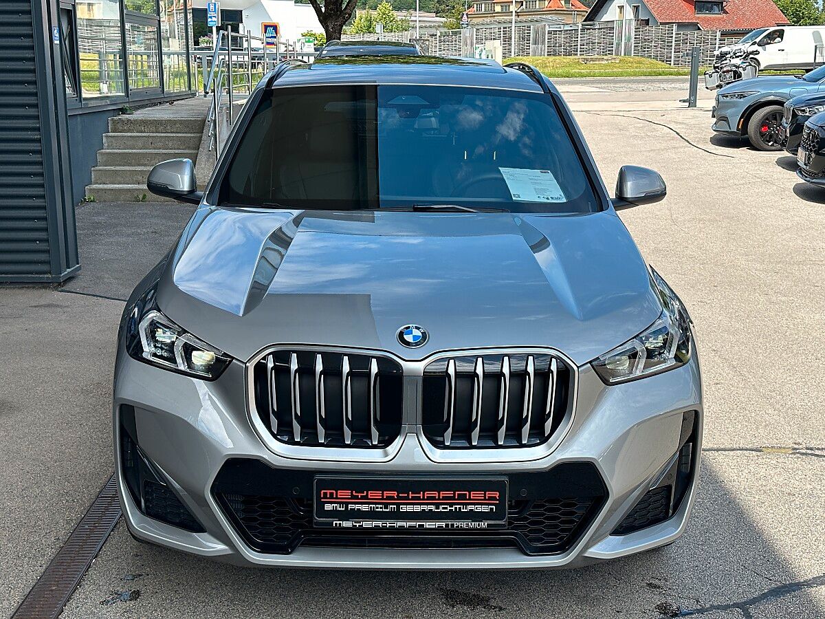 BMW X1 sDrive18i M-Paket Aut. / Pano / Sportsitze imagem 3