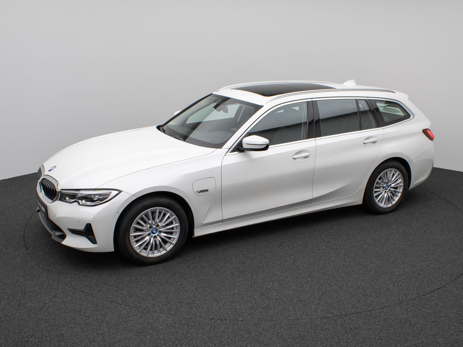 Fahrzeugabbildung BMW 320e xD Sport Line Panorama Kamera HiFi Komfort