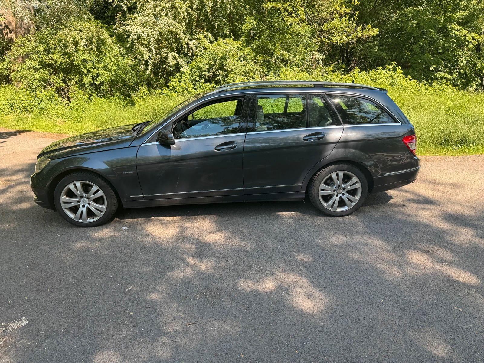 Mercedes-Benz C220 2010 — photo 15