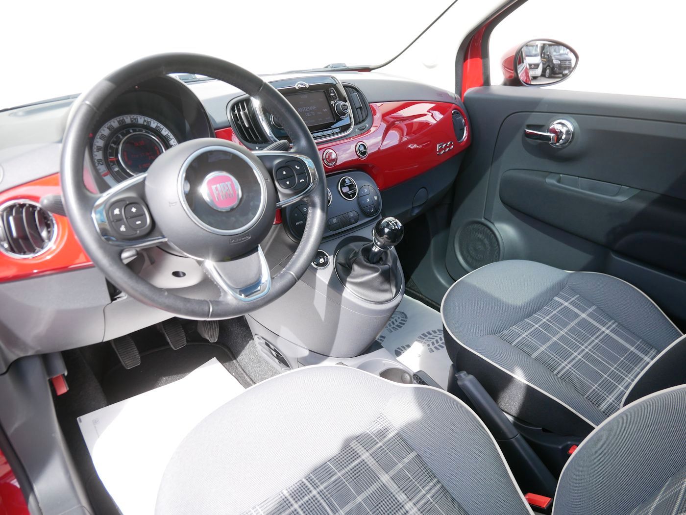 Fahrzeugabbildung Fiat 500 1.2 8V Lounge Panorama Sitzheiz PDC Klimaaut