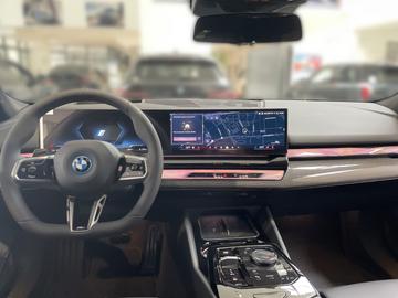 صورة 9 لـ 2026 BMW I5