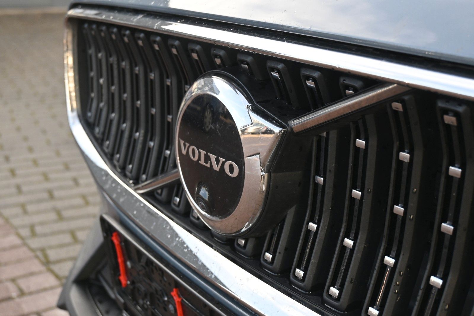 Fahrzeugabbildung Volvo V60 B4 Diesel CC Plus AWD*360°*PANO*H&K*