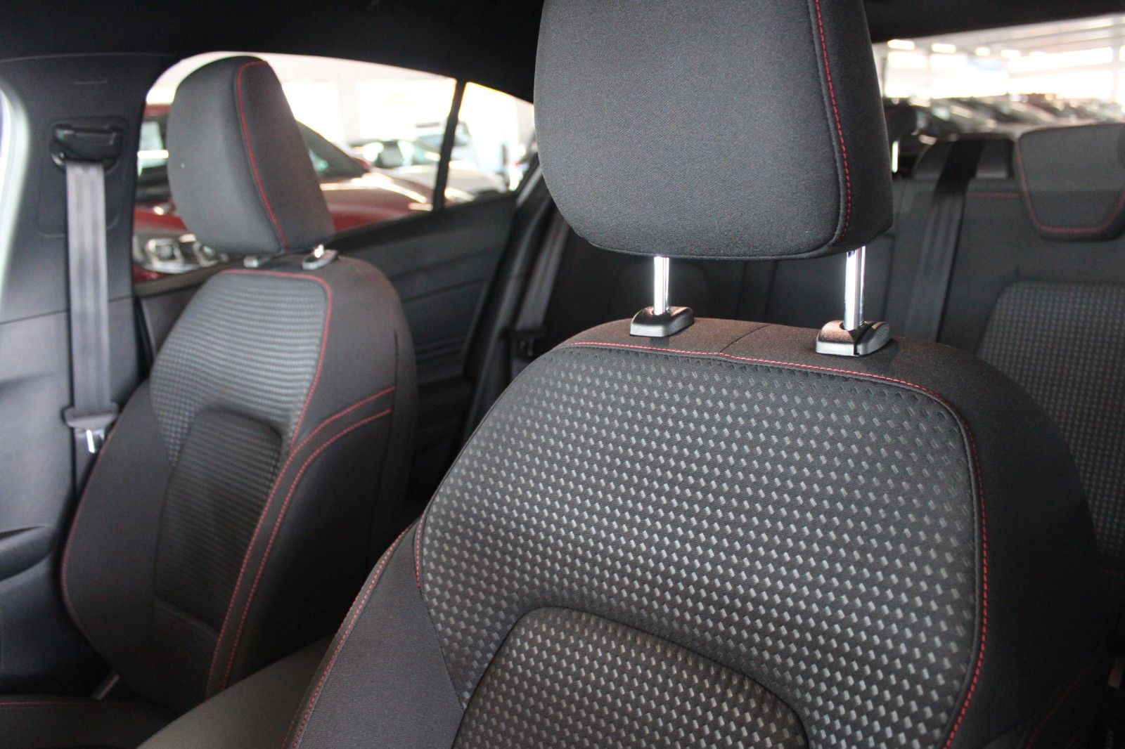 Fahrzeugabbildung Ford Focus MHEV ST-Line FahrerAssistenz + WinterPaket