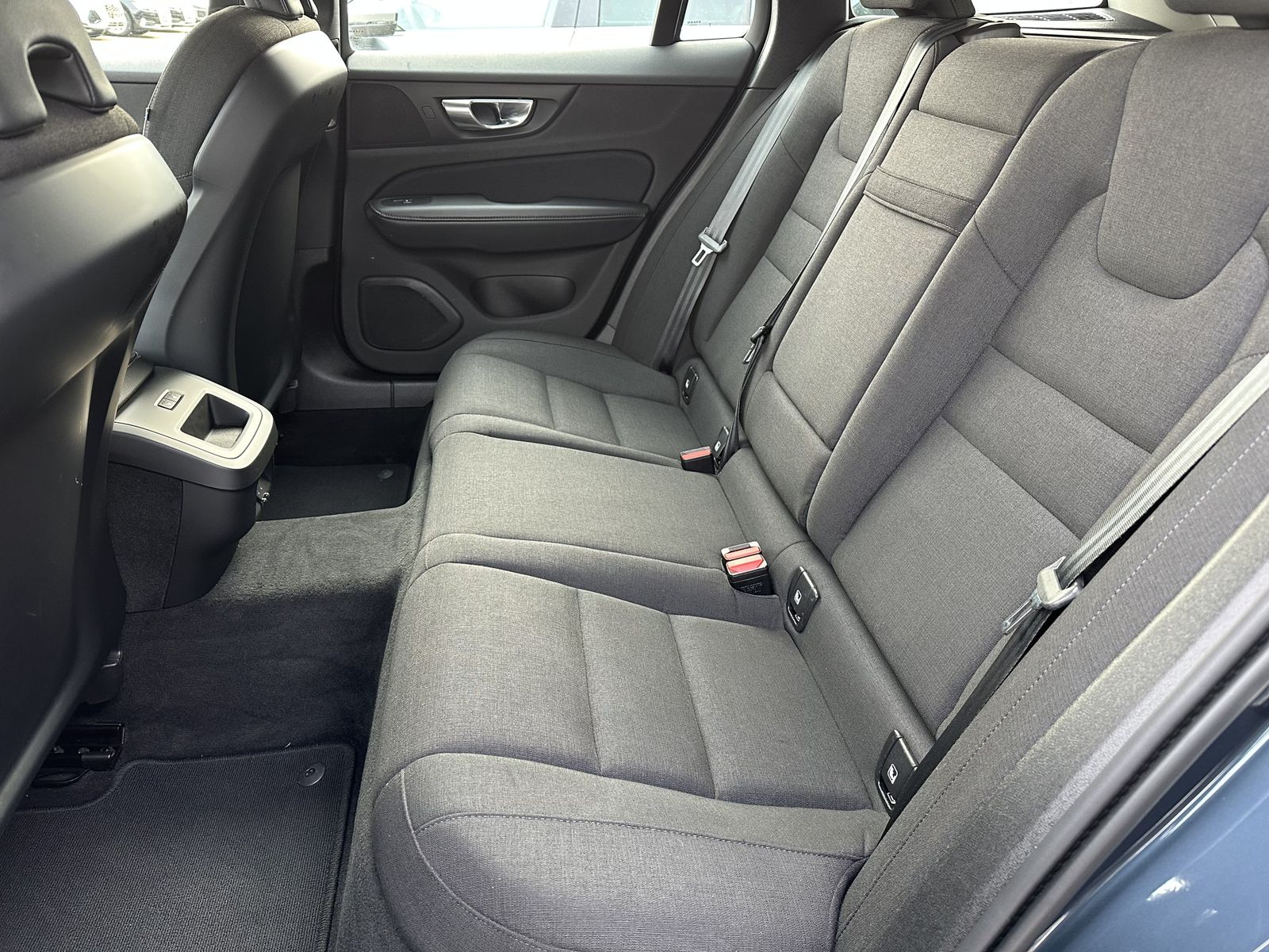 Fahrzeugabbildung Volvo V60 B4 Momentum Pro NAV+LED+SHZ+KAM+DIGDISP+SH
