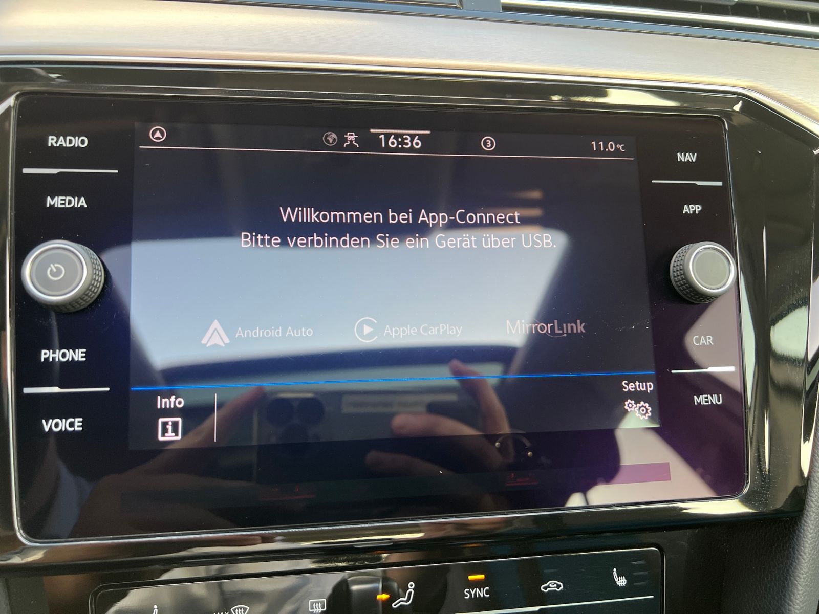 Fahrzeugabbildung Volkswagen Passat Variant Elegance 2.0 TDI DSG *AHK, IQ.Lig