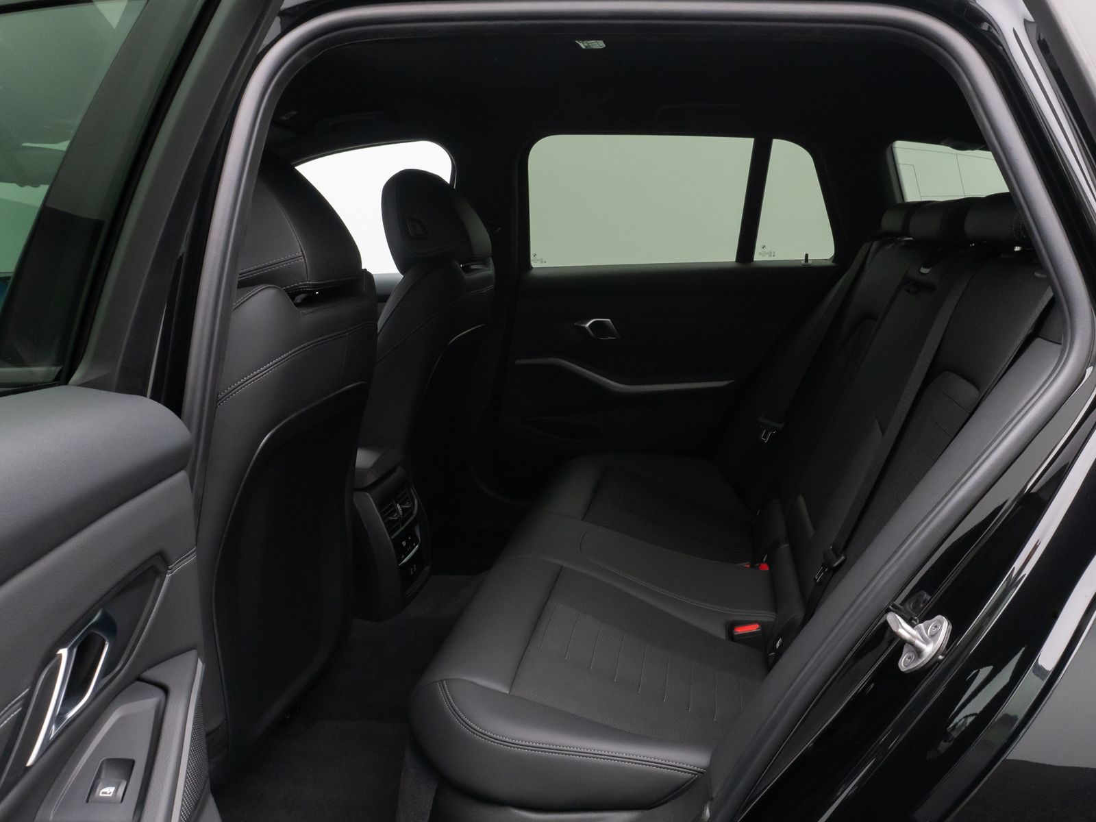 Fahrzeugabbildung BMW 318d Kamera HUD DAB ACC Komfort Alarm Sport