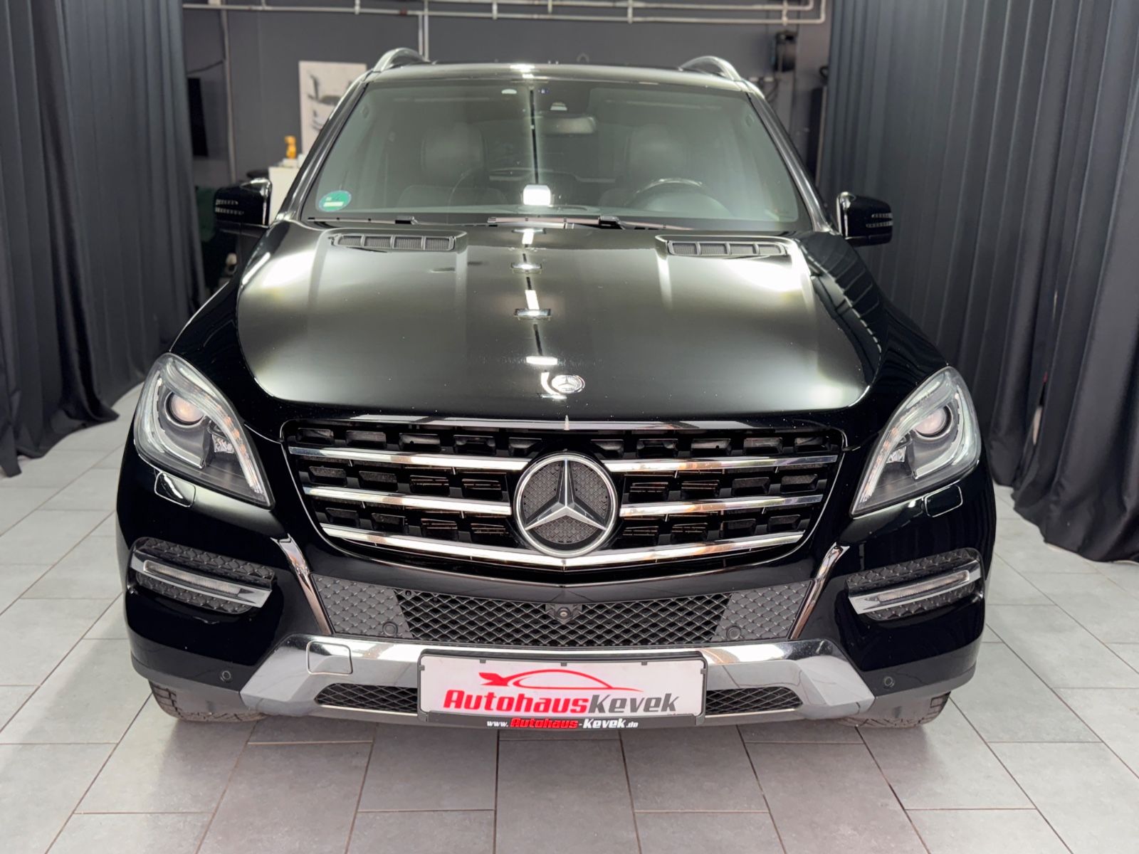 Fahrzeugabbildung Mercedes-Benz ML 400|LEDER|NAVI|SCHIEBEDACH|MASSAGE|360 KAMERA