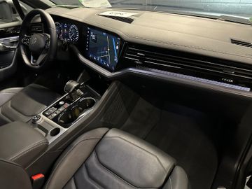 Volkswagen Touareg - 11
