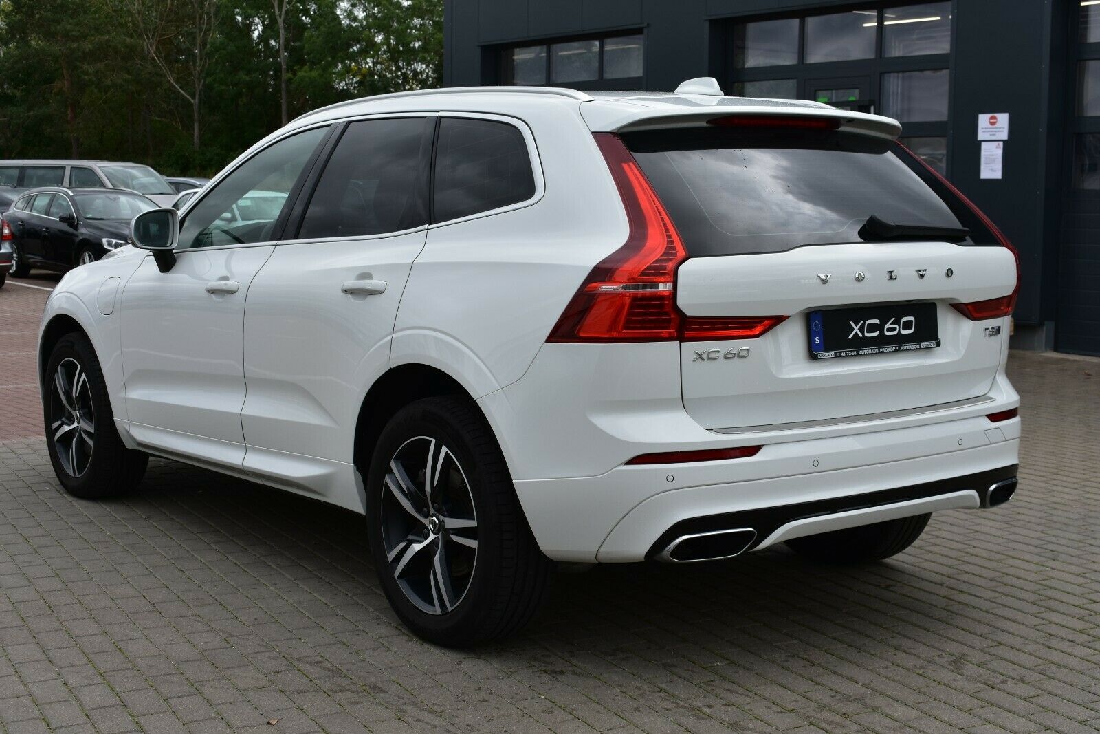 Fahrzeugabbildung Volvo XC60 T8 Twin Engine R-Design*360°*LUFT*AHK