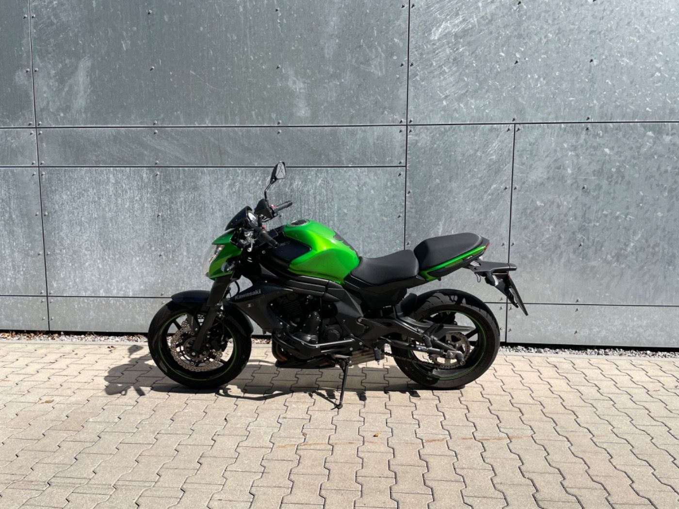 Fahrzeugabbildung Kawasaki ER 6 N ABS mit Tieferlegung und niedrigem Sitz