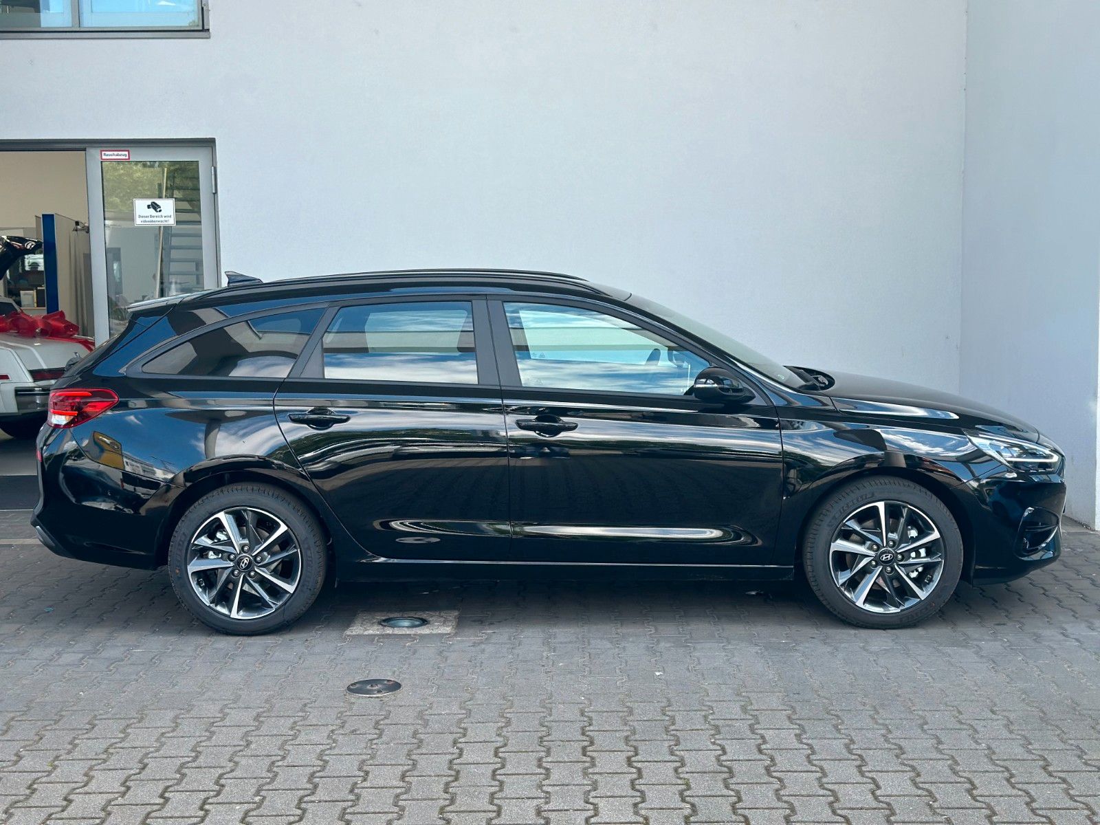 Fahrzeugabbildung Hyundai i30 Advantage 1.0l 100PS Navi/PDC!