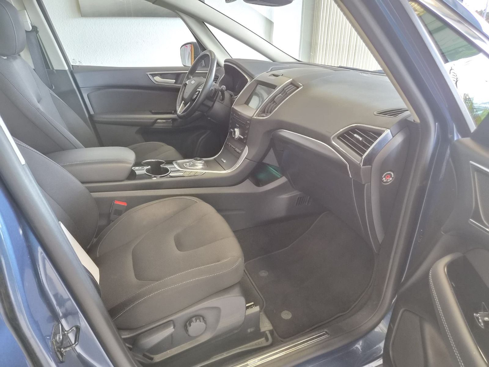Fahrzeugabbildung Ford S-Max Titanium / 7 SITZE / SCHECKHEFT