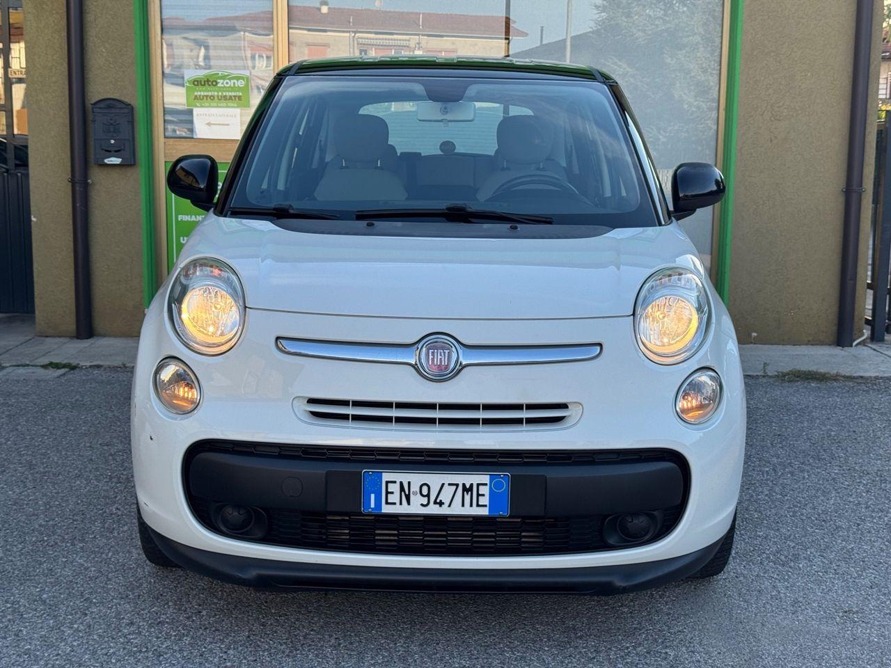 Fiat 500L 2012 — rear view