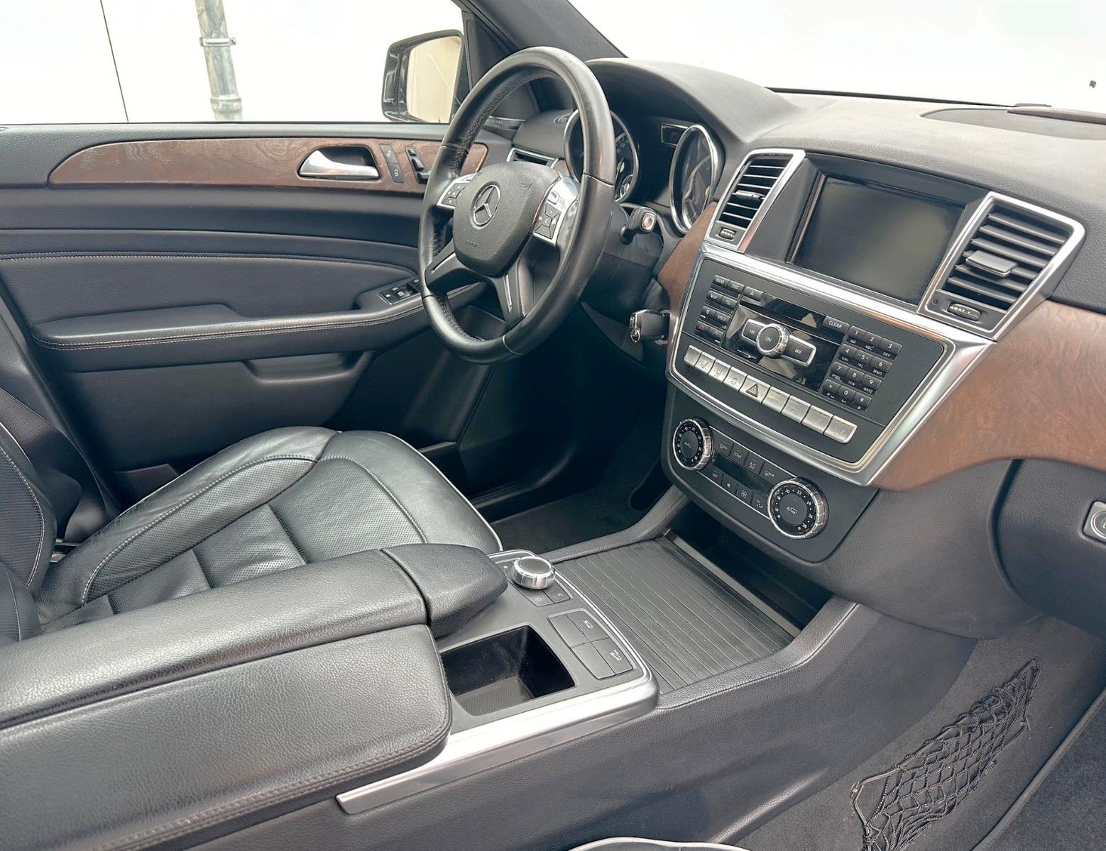 Mercedes-Benz ML 350 *AMG*AHK*XENON*SSD*1 HAND*