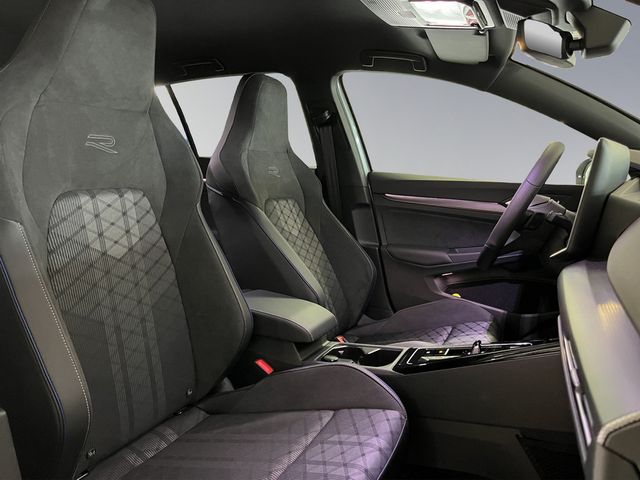 Golf VIII R-Line 1.5 eTSI DSG
