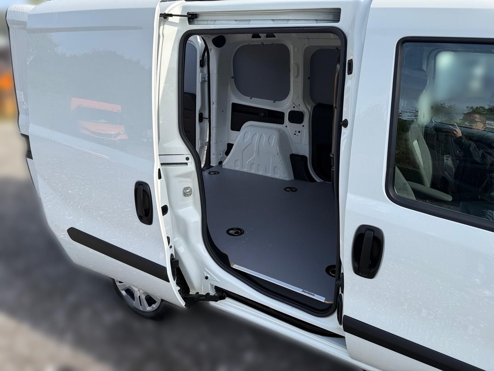 Fahrzeugabbildung Fiat Doblo L1H1 Kastenwagen