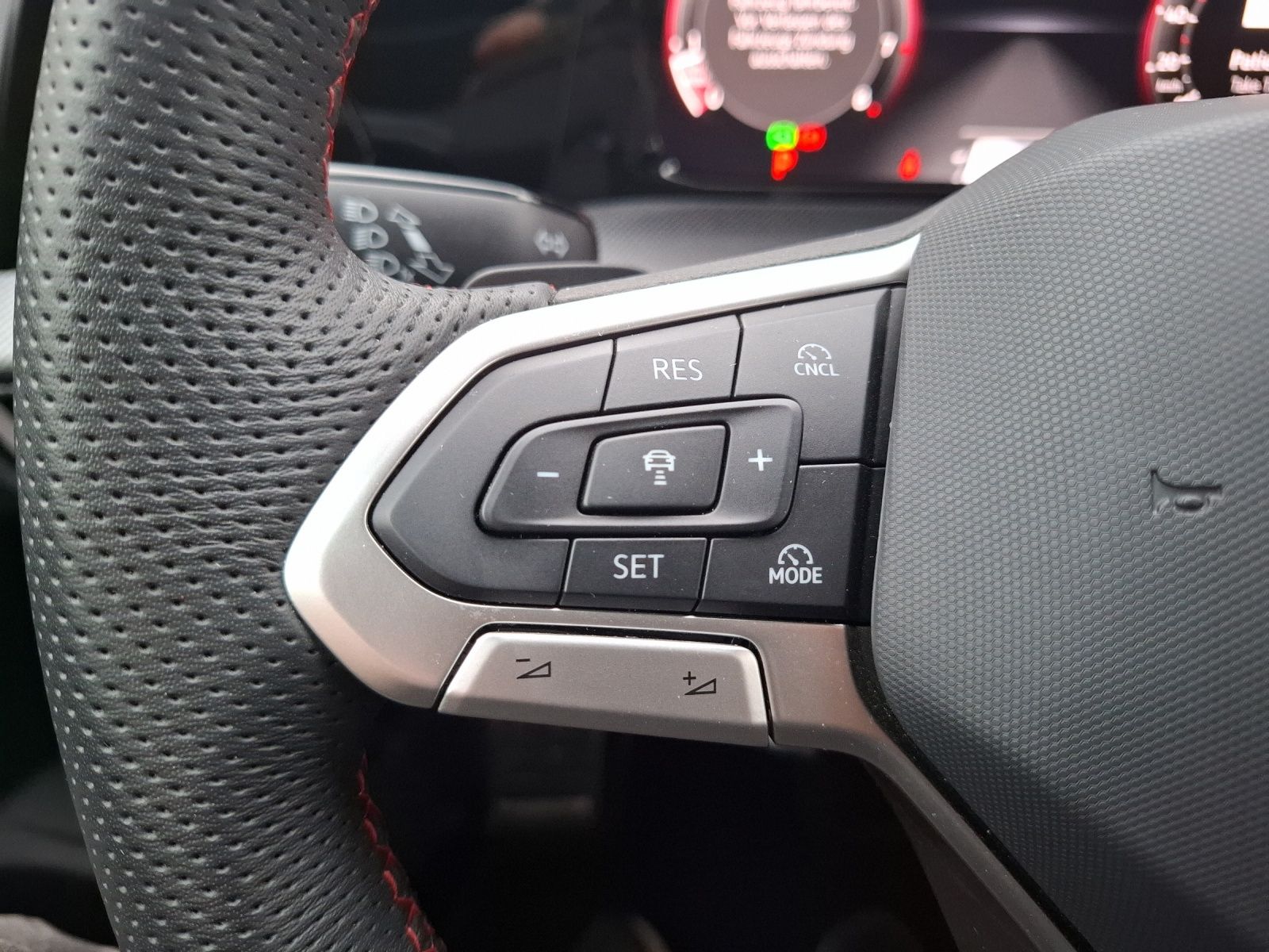 Fahrzeugabbildung Volkswagen Golf VIII GTI DSG LEDplus Navi AID HUD ACC RFK S