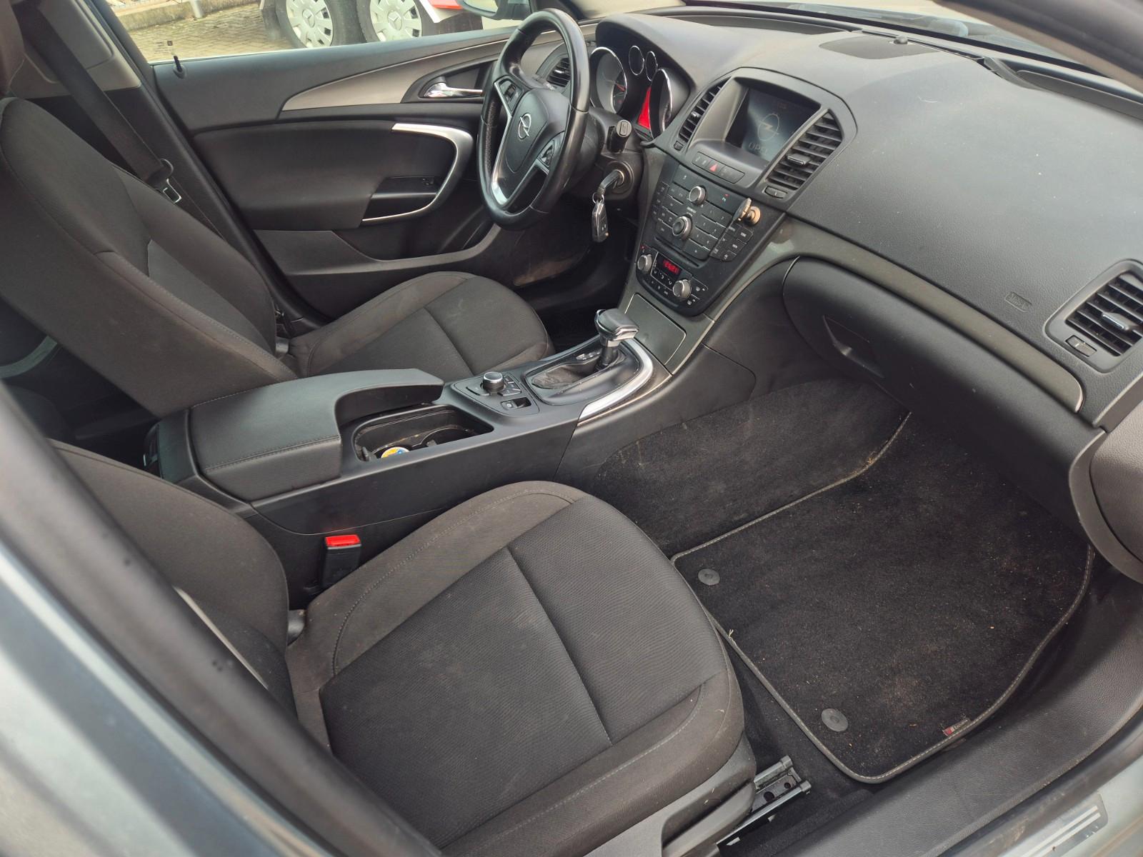 Opel Insignia 2011 — photo 10