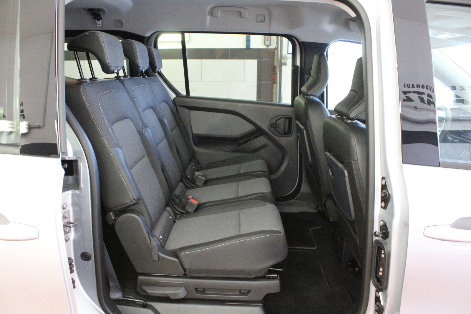 Fahrzeugabbildung Renault Kangoo Grand Techno TCe 130 EDC 7-Sitzer