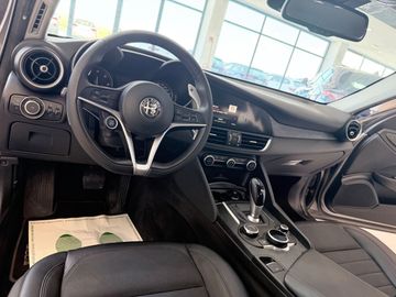 Alfa-Romeo Giulia - 12