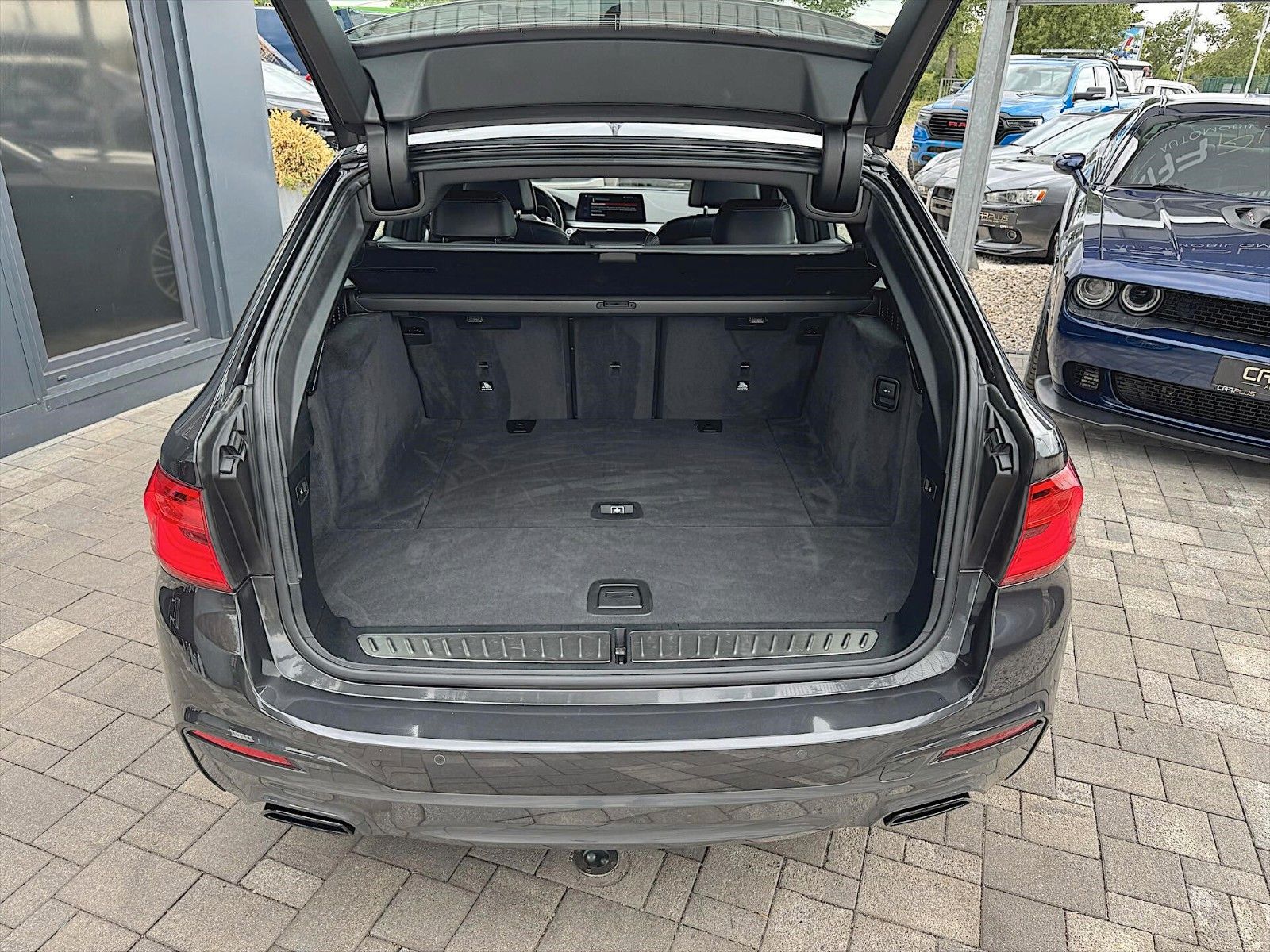 Fahrzeugabbildung BMW 530i M Sport Shadow Line *ACC*LED*Head-Up*360°*