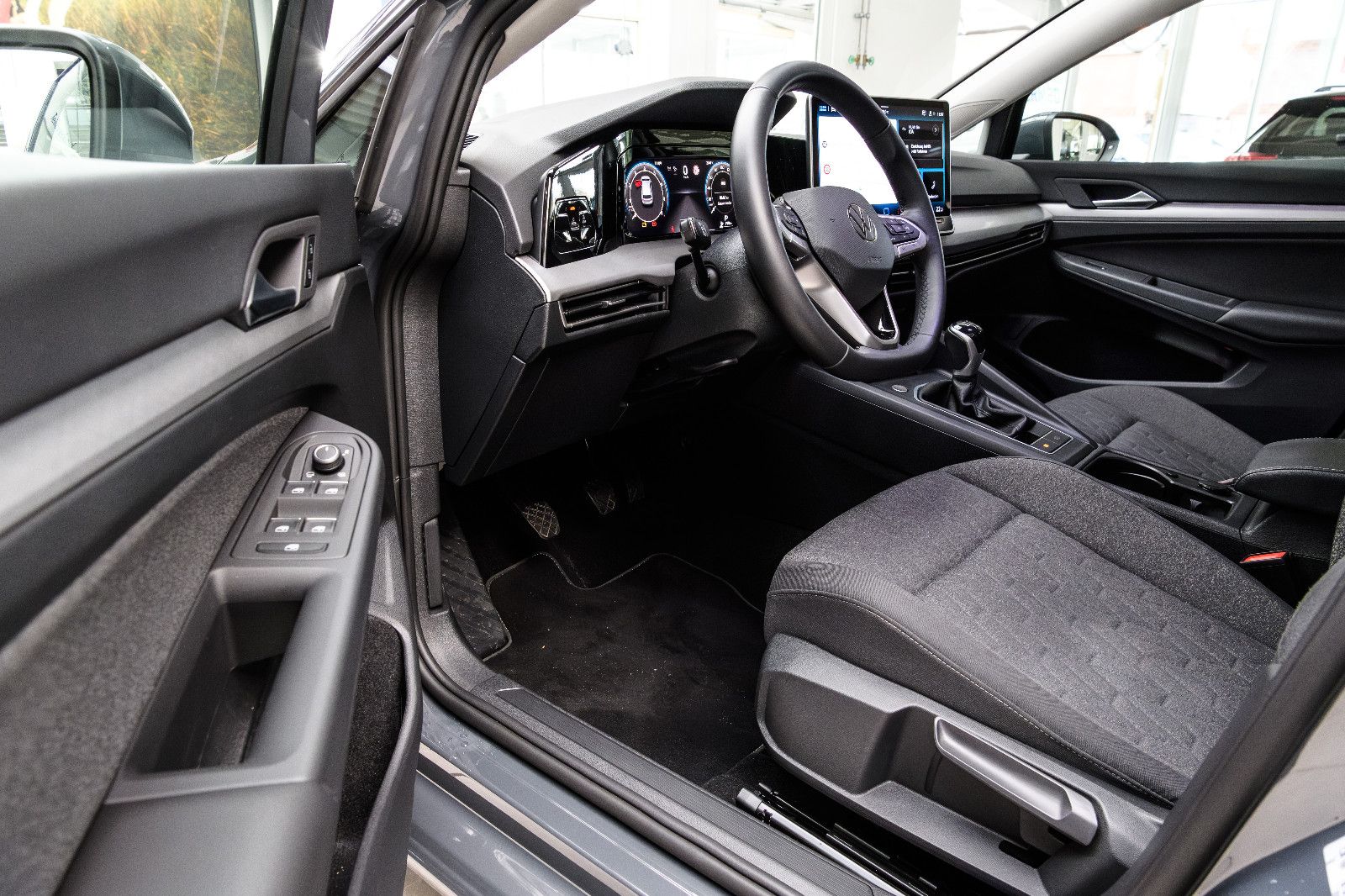 Fahrzeugabbildung Volkswagen Golf VIII. 1.5 TSI 110 kW *+LED+SHZ+ACC+RFK+LHZ