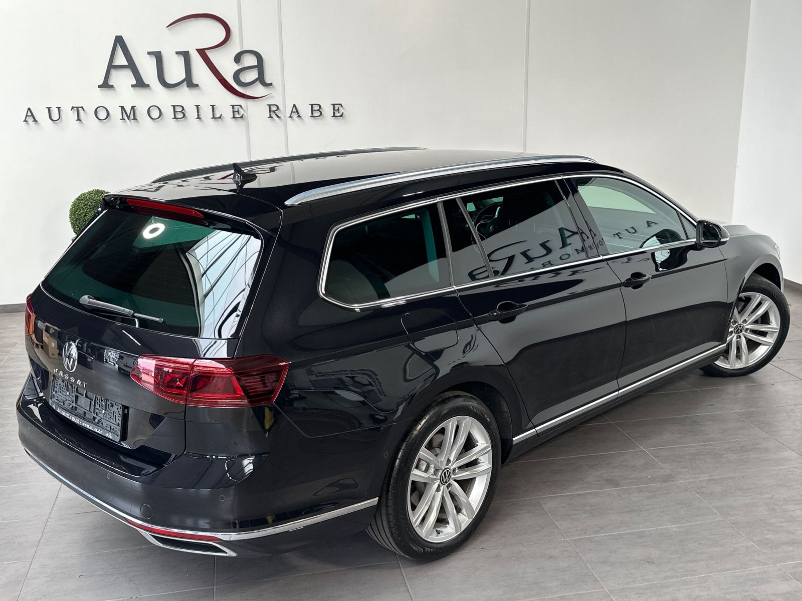 Fahrzeugabbildung Volkswagen Passat Variant Elegance NAV+IQ-LIGHT+ACC+360°+VC