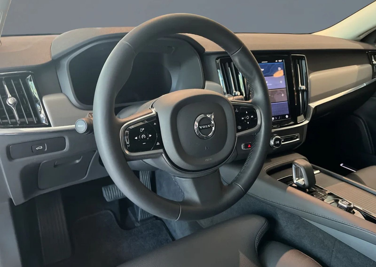 Volvo V90 B4 Kombi Plus Dark Leder AHK ALU 19 ZOLL foto 4