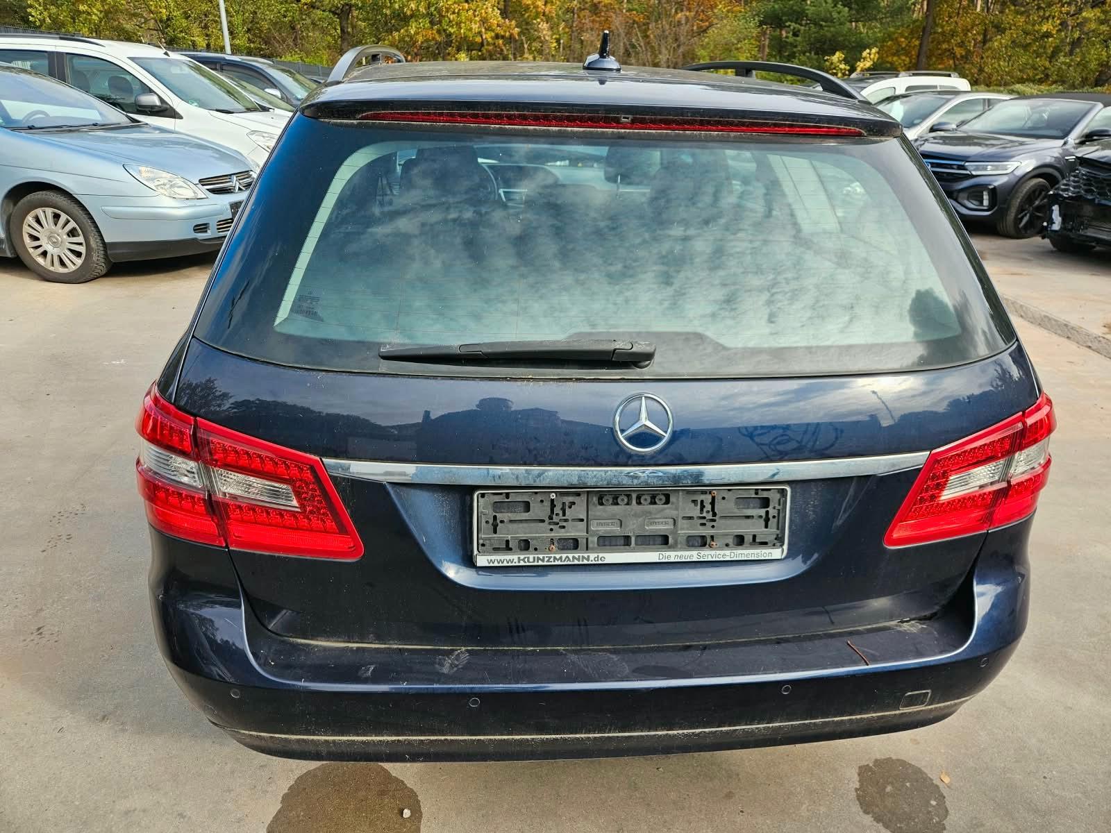 Mercedes-Benz E200 2011 — interior